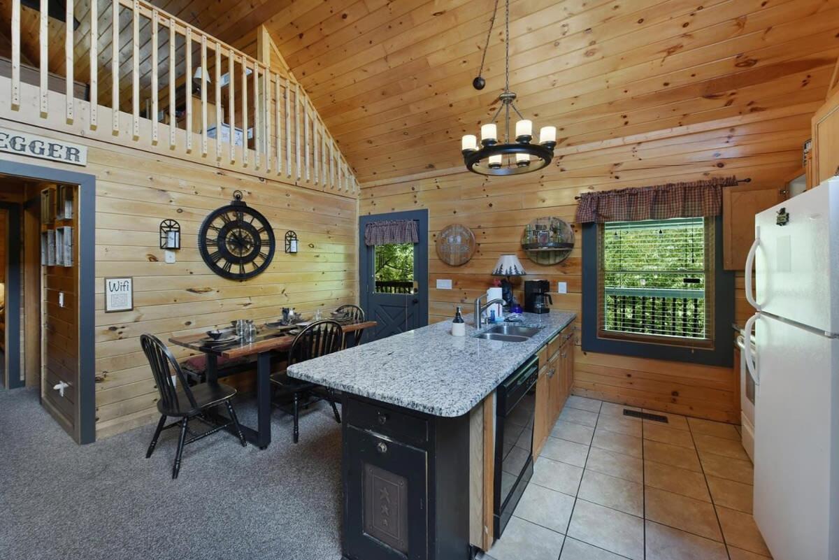 Ryes And Shine Bootlegger'S Cabin! Hot Tub* Pool* Arcade* Billiards *Ev * Pet Friendly سيفيرفيل المظهر الخارجي الصورة