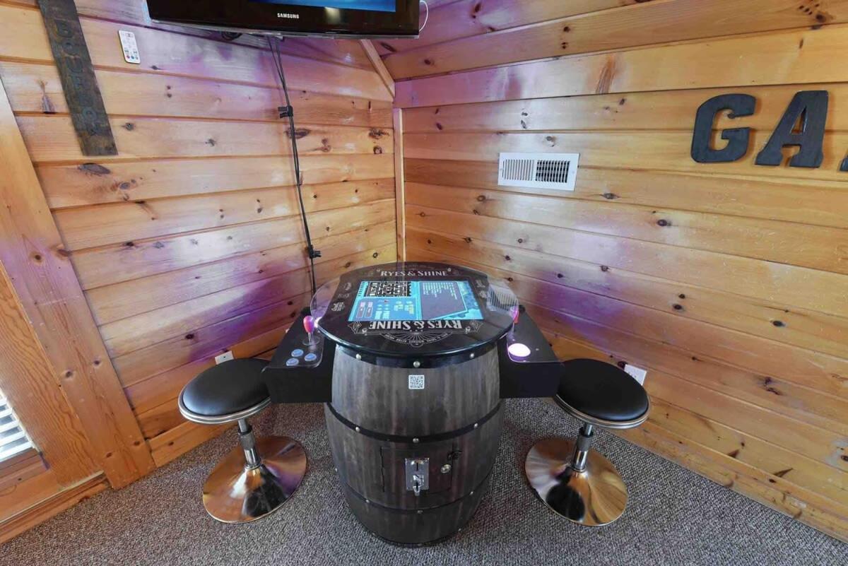 Ryes And Shine Bootlegger'S Cabin! Hot Tub* Pool* Arcade* Billiards *Ev * Pet Friendly سيفيرفيل المظهر الخارجي الصورة